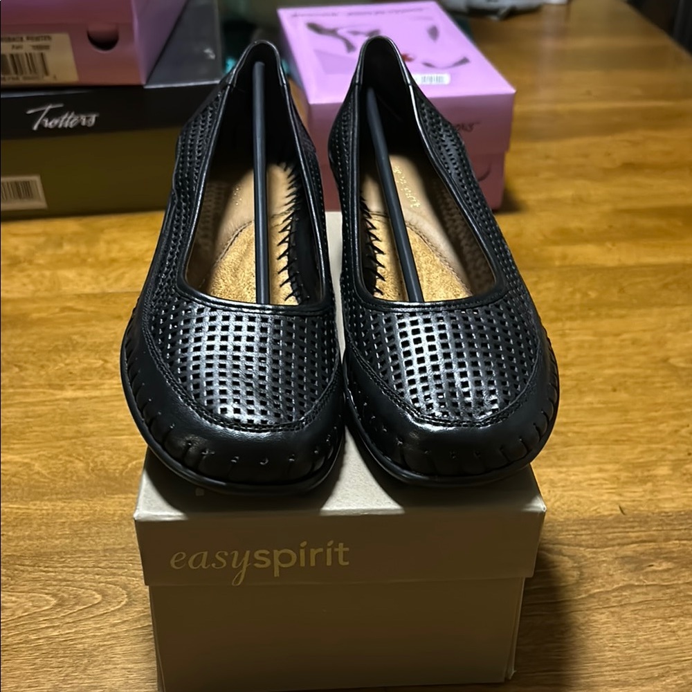 Easy Spirit Women's Black Loafers